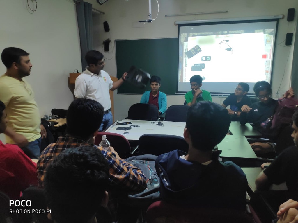 Tushar Sir demonstrating the components of a Mobile Phone in a DIY session with students. At Centum we believe in learning by doing hence DIY is an integral part of our pedagogy